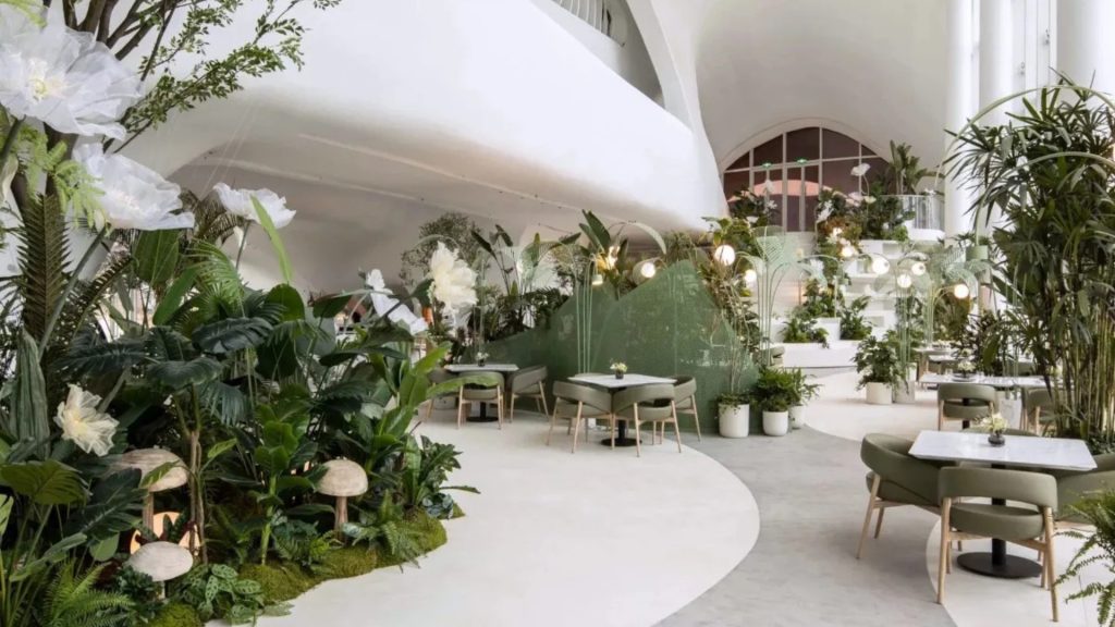 Biophilic restaurant organisk interiør
