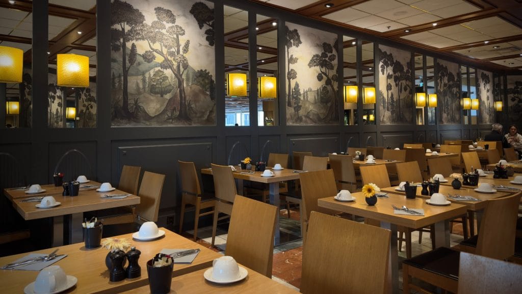 Radisson Blu Oslo Plaza buffe kantine spisesal stoler bord storkjøkken