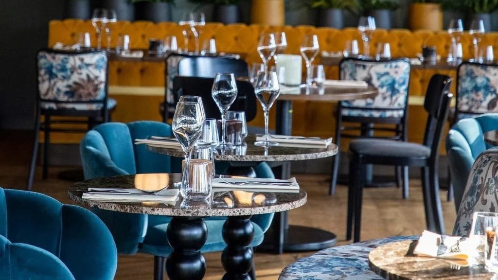 homeline møbler til bedrift restaurantmøbler interør restaurant bord stoler