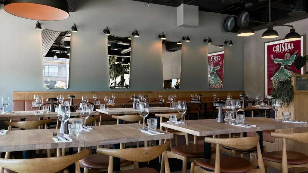 collets fredrikstad møbler til bedrift restaurantmøbler interør restaurant bord stoler