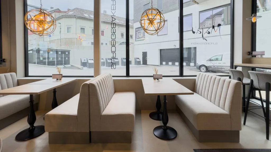 modulsofa møbler til bedrift restaurantmøbler interør bakeri bord stoler 
