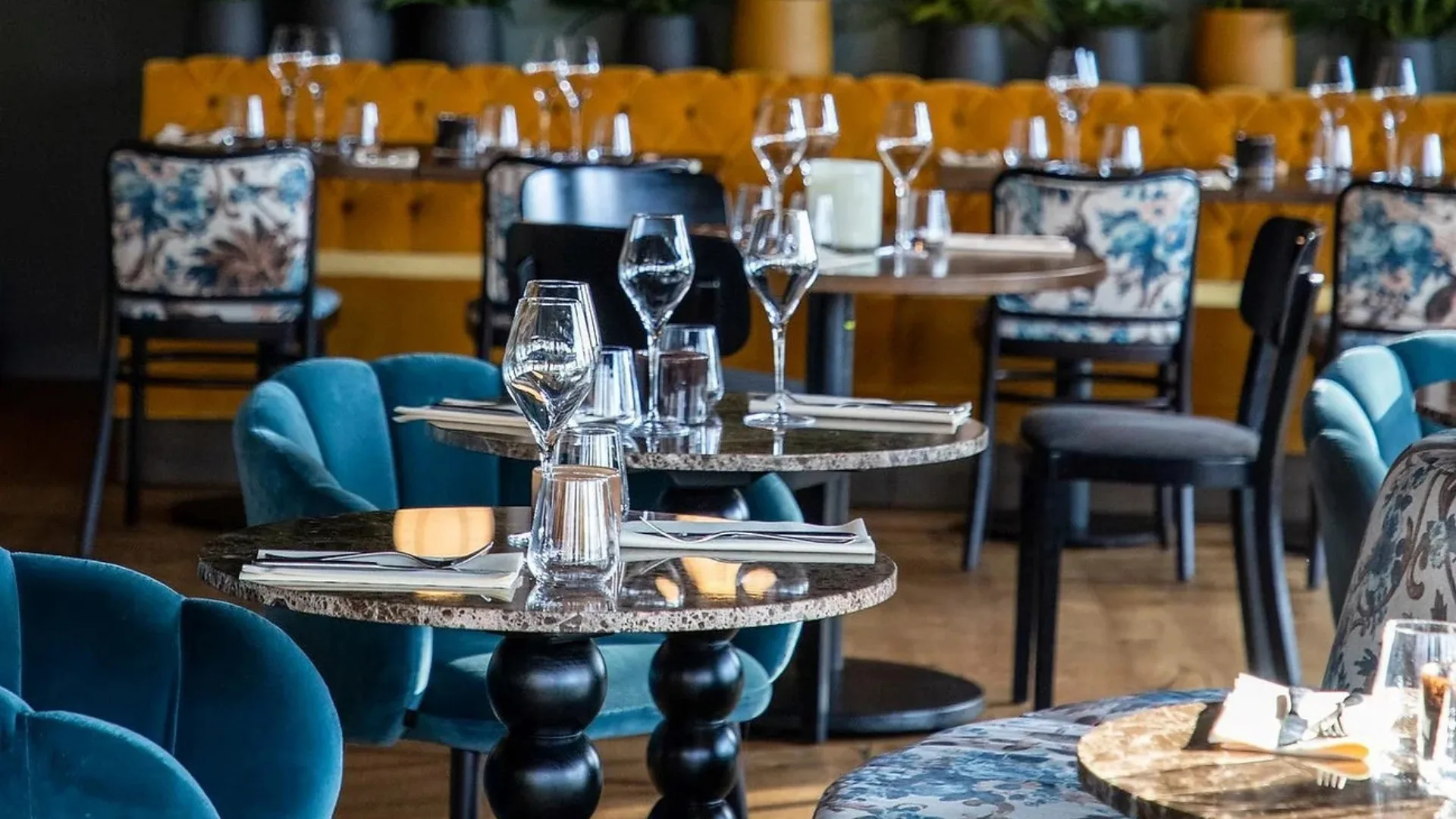 møbler til bedrift restaurantmøbler interør restaurant bord stoler