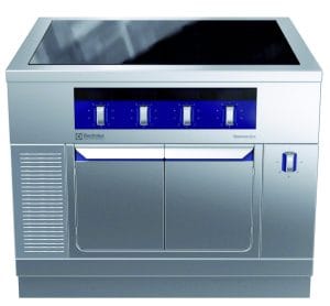 Kokebord (1000mm) med sonefri (4 soner) induksjonstopp, på Varmeskap – H2. Betjent fra en side. Høyde 700mm eks. sokkel. 400 V Kok- & Stek