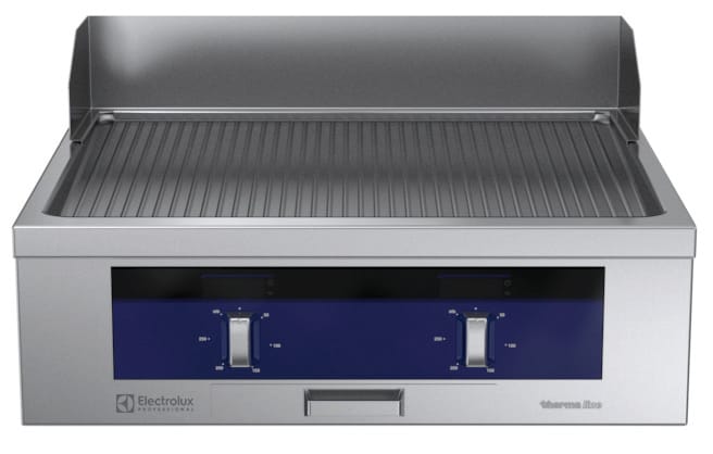 Flatgrill med riflet plate i  krom. Betjent fra en side. 800mm 400 V Kok- & Stek 2