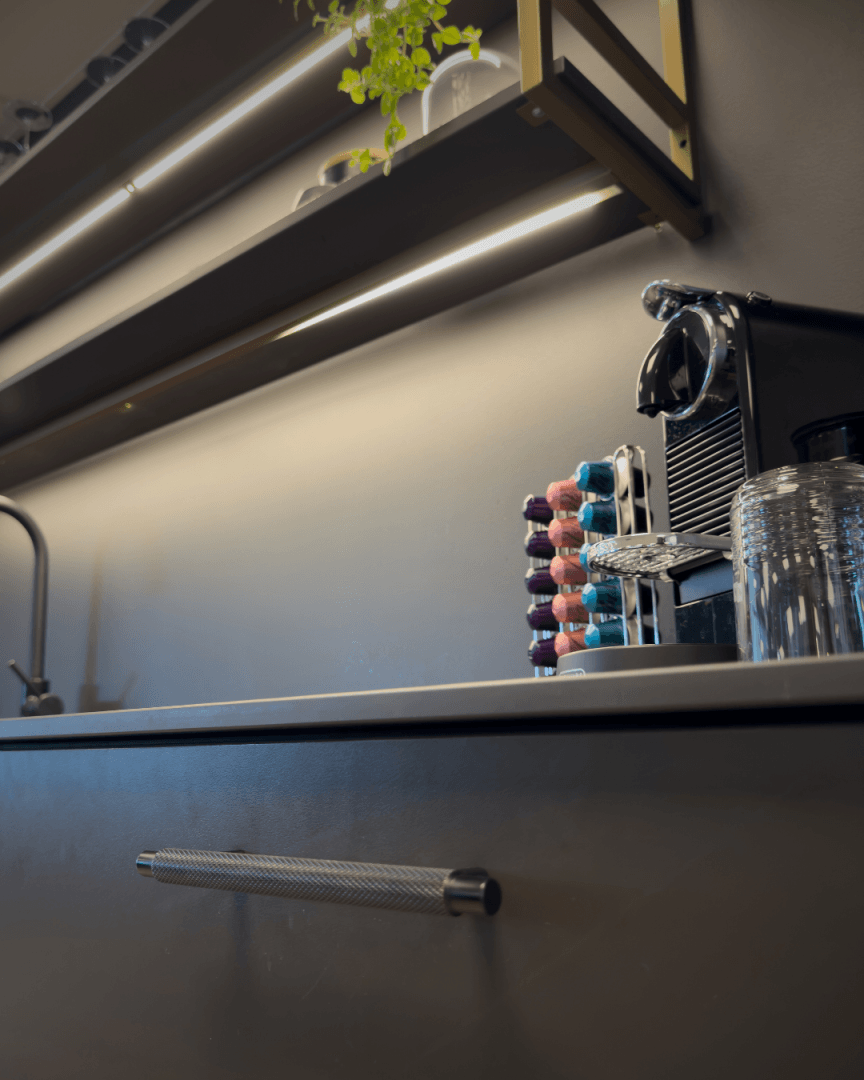 kjøkkenskuff kjøkken kontor benkeplate innredning interiør