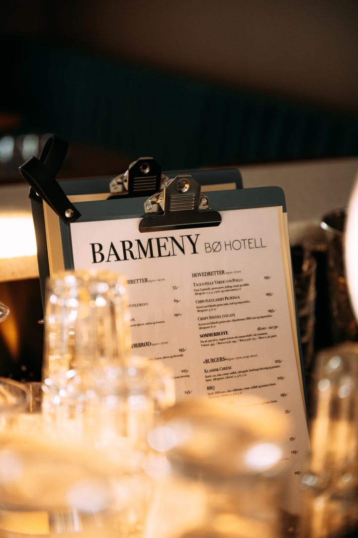 barmeny interiør bø hotell innredning