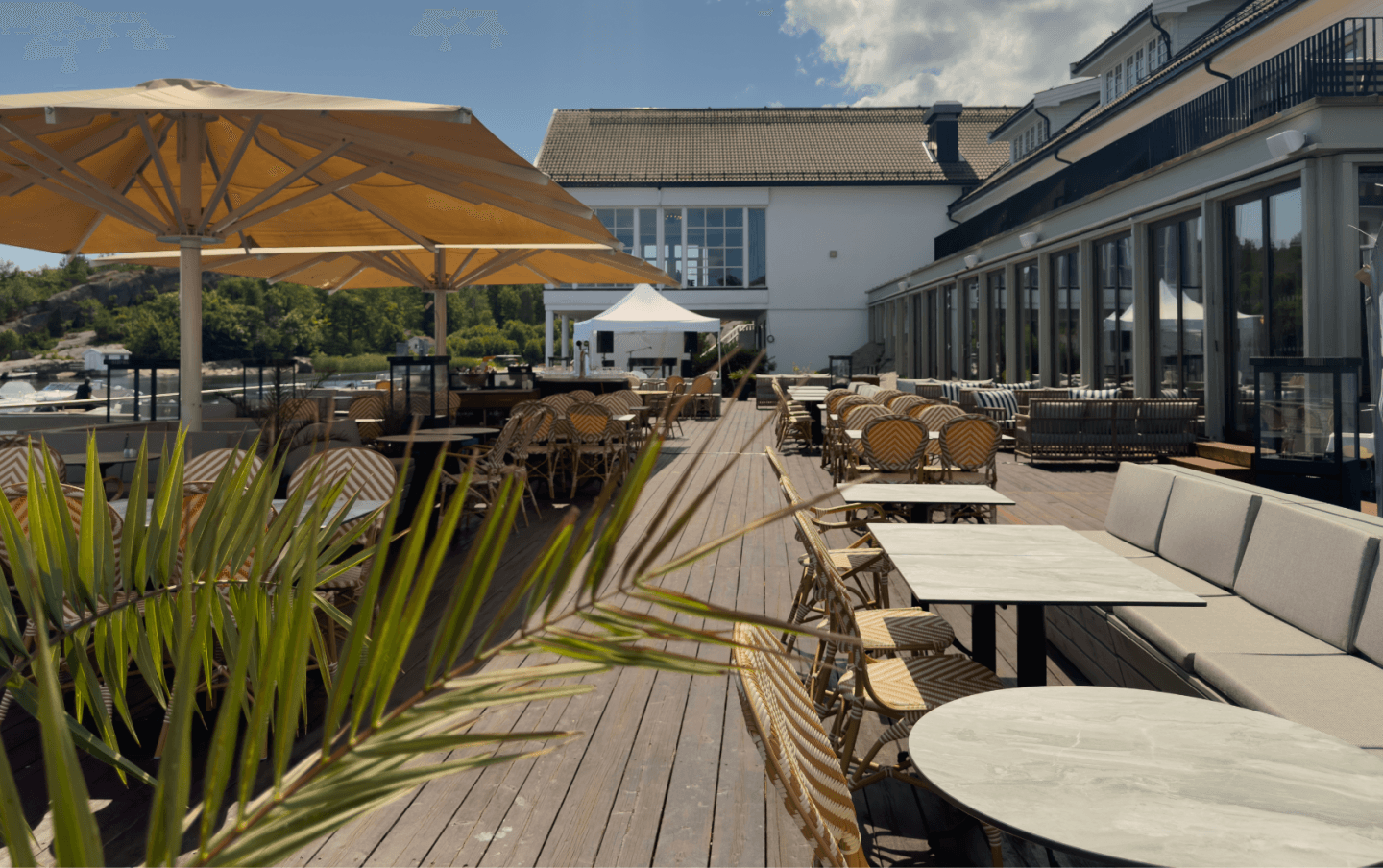 oversikt over uteservering og restaurant havna hotell tjøme
