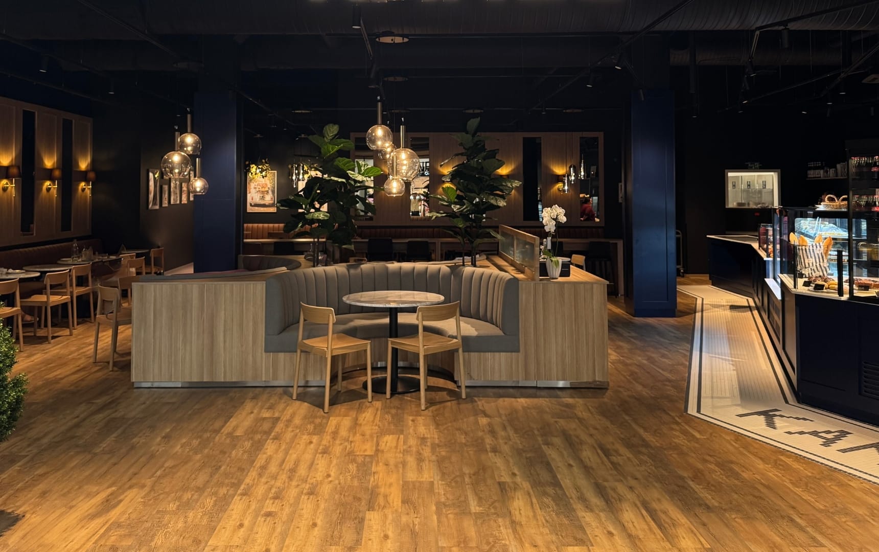 kanel steinovnsbakeri inngang innredning kafe