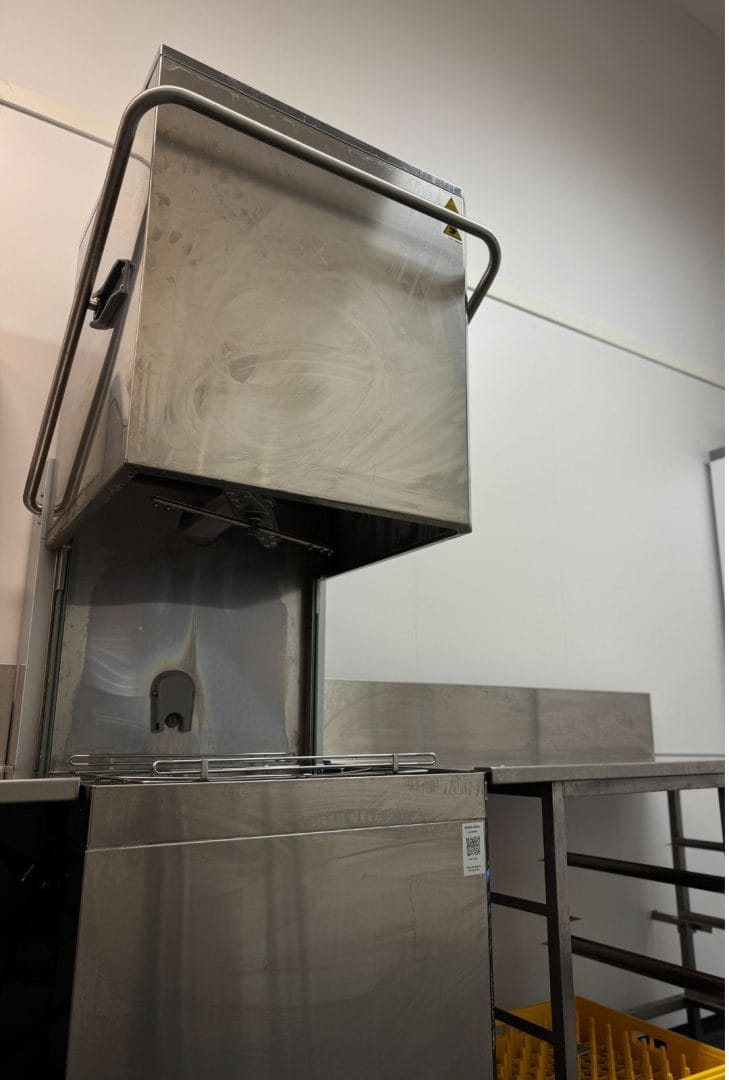 hetteoppvaskmaskin electrolux professional på bakeri kafe cafe