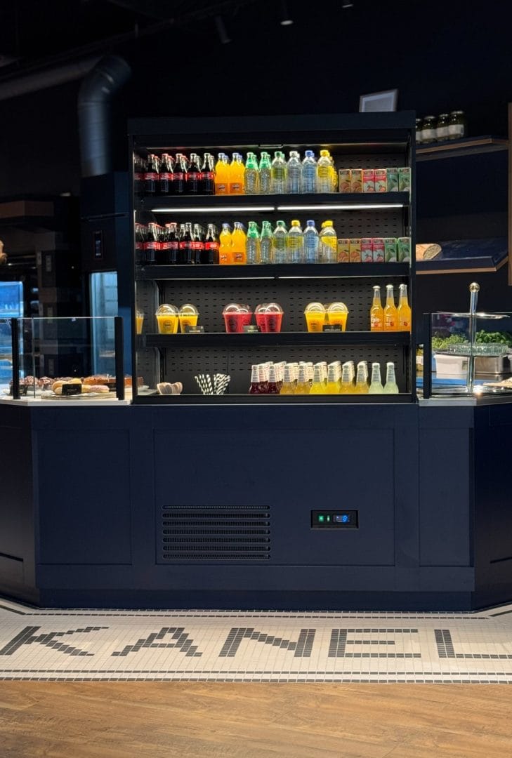 kanel steinovnsbakeri utsalg kjølt disk eksponering brus kafe cafe