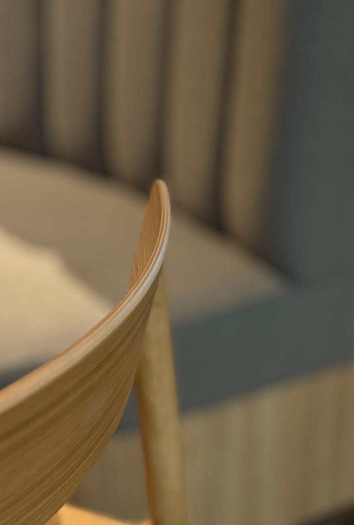 Kanel steinovnsbakeri modulsofa med hjørnet av stol på kafe cafe