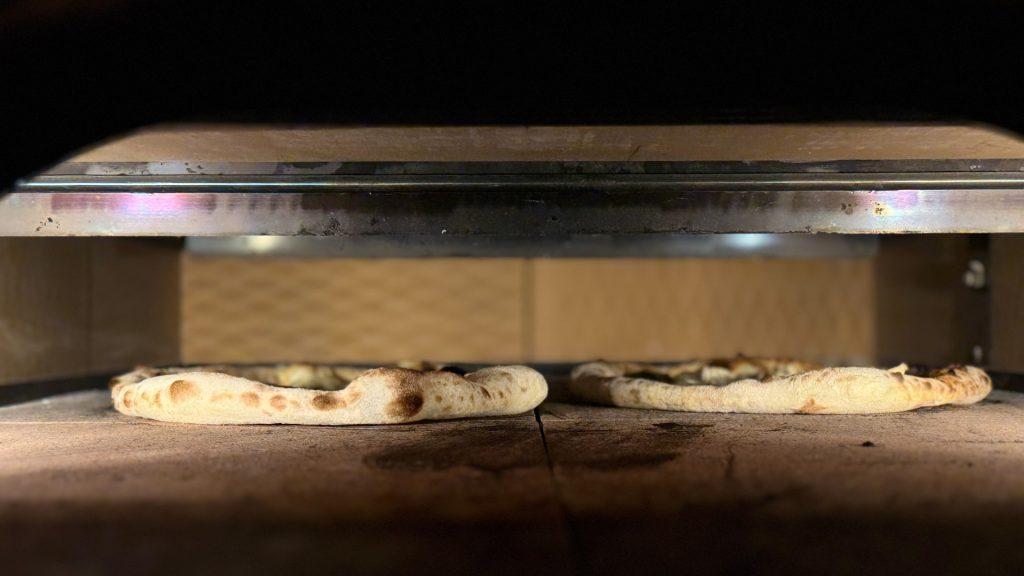 pizza i pizzaovn neapolis restaurant cafe grensen