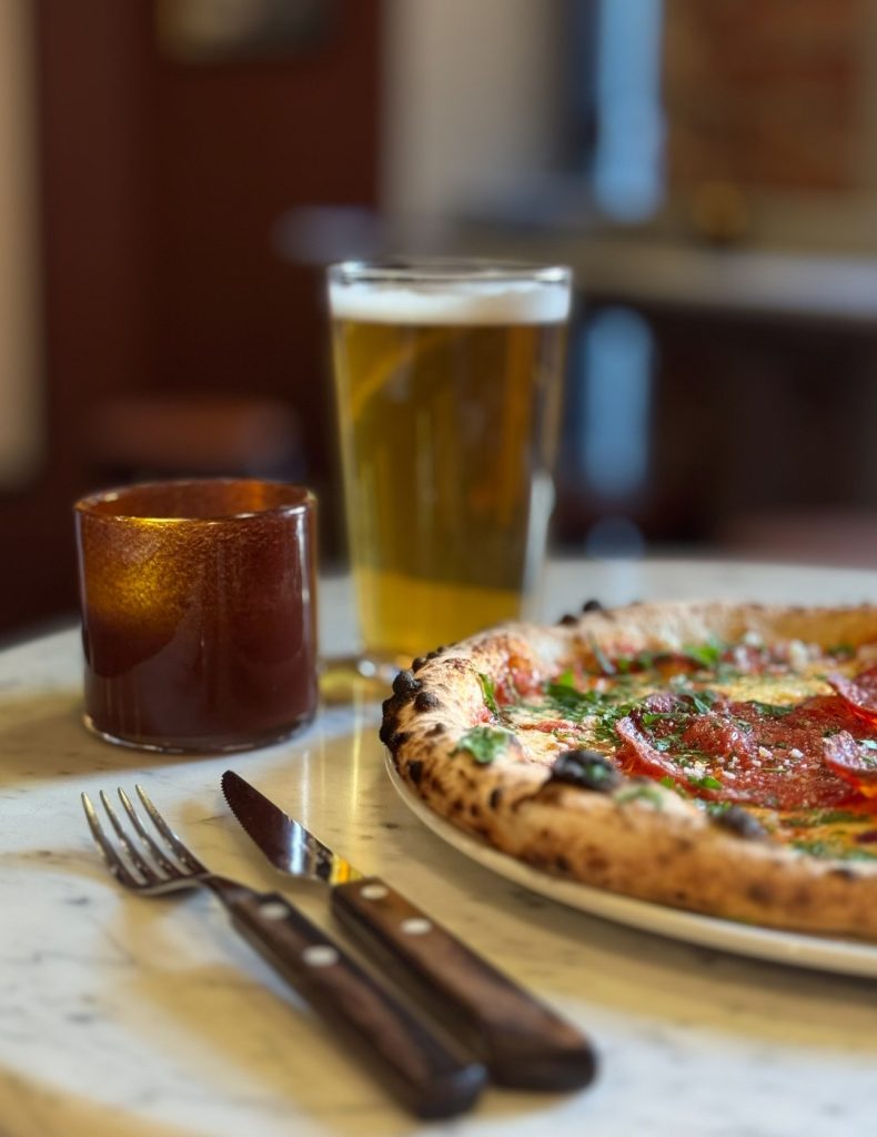 pizza dekket bord pizzarestaurant cafe grensen