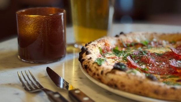 Neapolis pizzaovn: Den varme hemmeligheten på Café Grensen