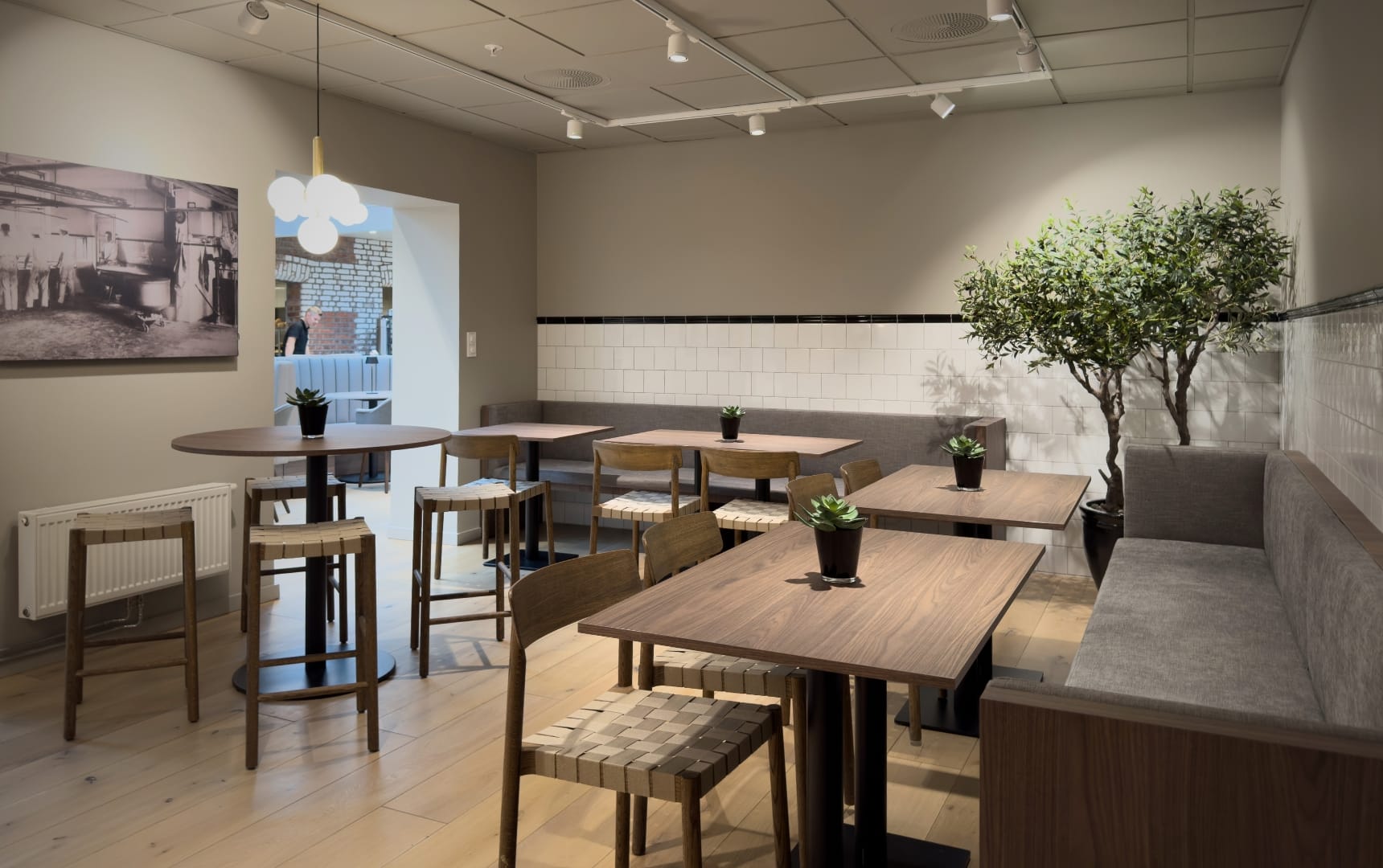 Engenekvartalet oversikt over siderom med interiør og møbler