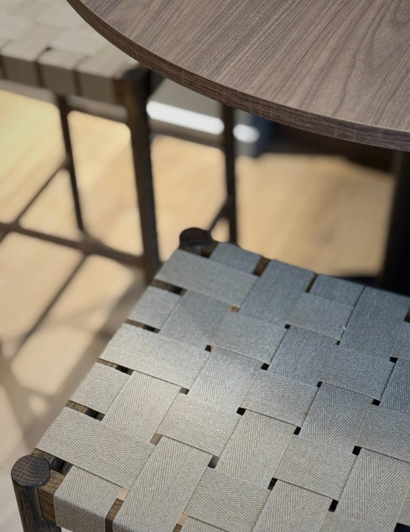 Engenekvartelet barkrakk og deler av rundt barbord til kantine og restaurant