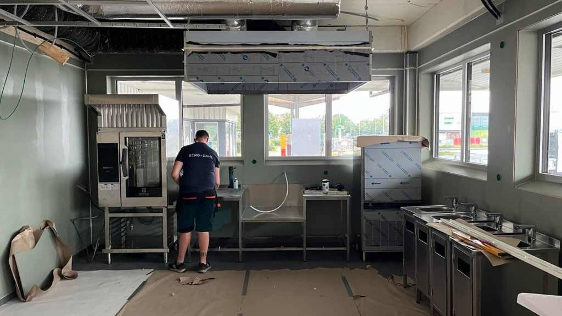 montasje montering storkjøkken ved fylkeskommune kommune og offentlig bygg prosjekt