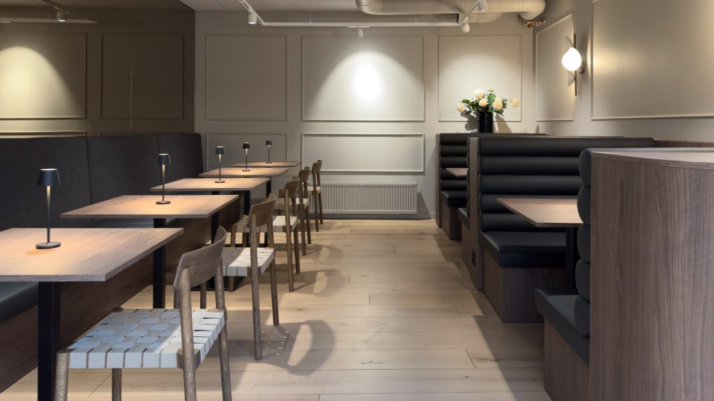 møbler i kantine og offentlig bygg ved kommune og fylkeskommune