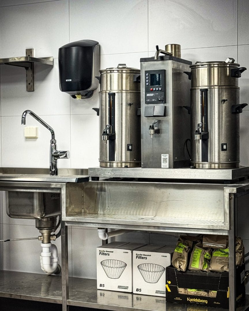 kaffemaskin fra bravilor bonamat til restaurant i bruk ved havna hotell tjøme