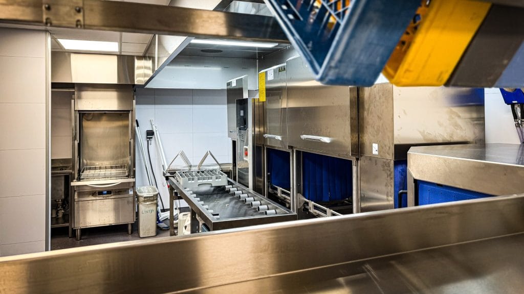 oppvaskområde tunnelloppvaskmaskin electrolux professional ved havna hotell