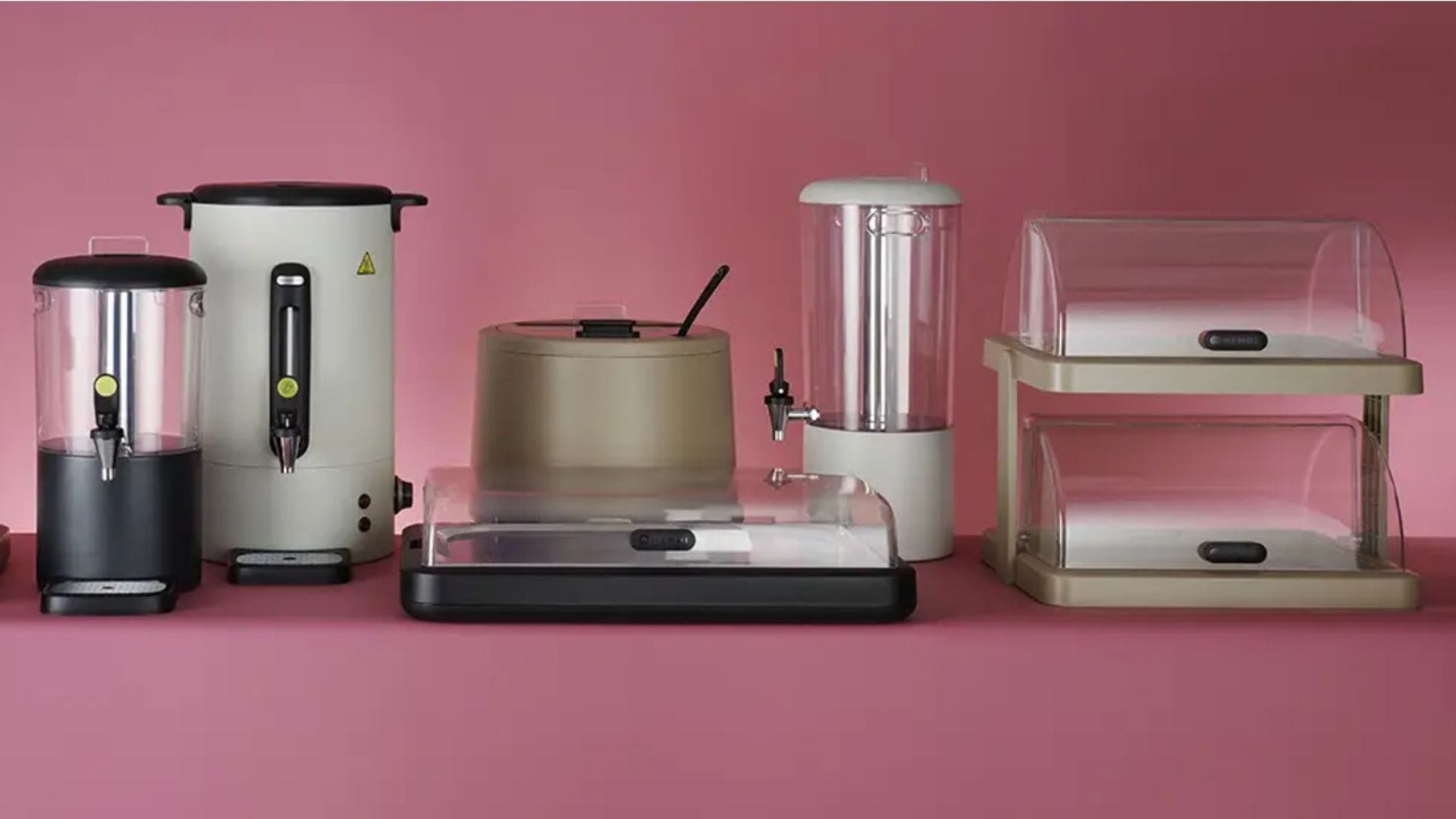 hendi uniq buffet utstyr utstilt med rosa bakgrunn storkjøkkenutstyr kantine