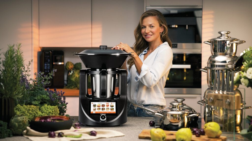 cookover termomikser på kjøkken med anna