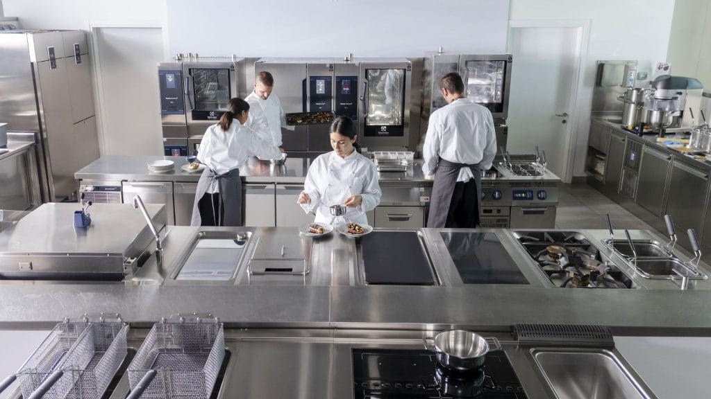 storkjøkken sentralkjøkken kommune kokker som lager mat