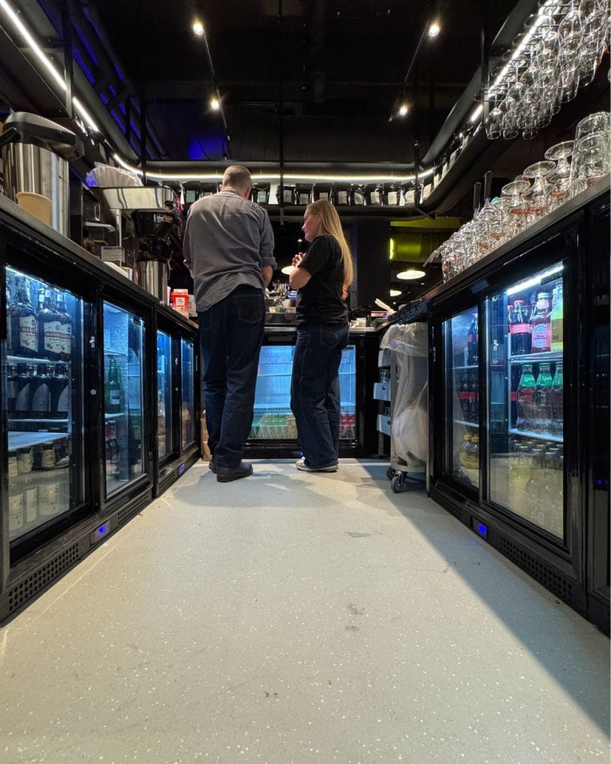 ansatte i baren back bar utstyr