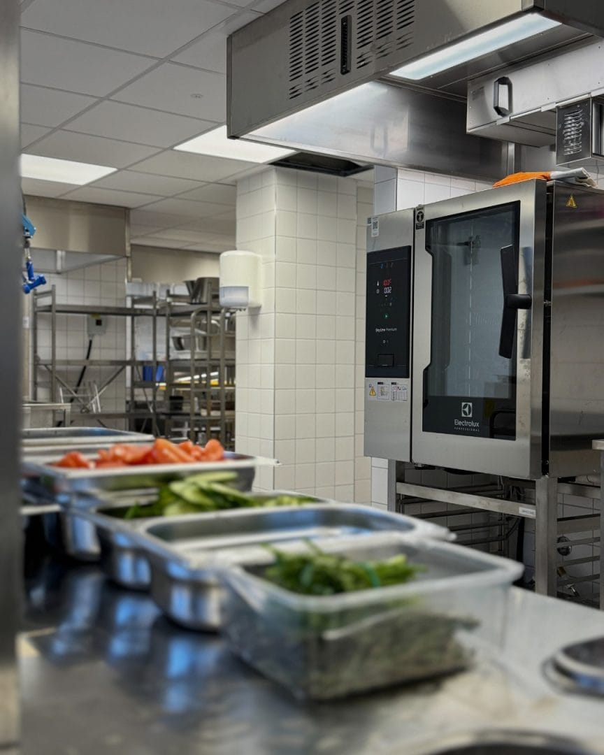 grubbegata 4-6 kantine storkjøkken med electrolux professional kombidamper i bakgrunnen