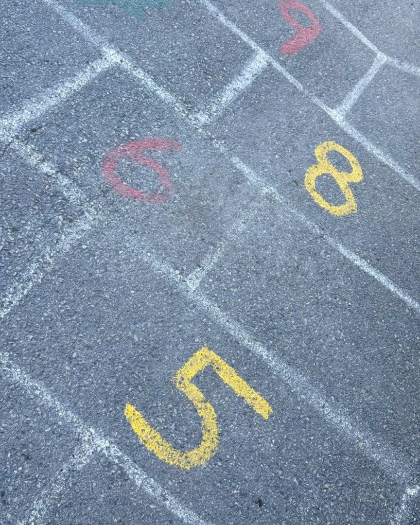 utsnitt av krittet asfalt