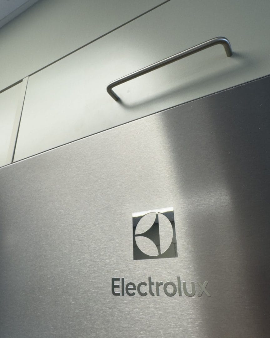 front kjøleskap electrolux og front kjøkkenskap