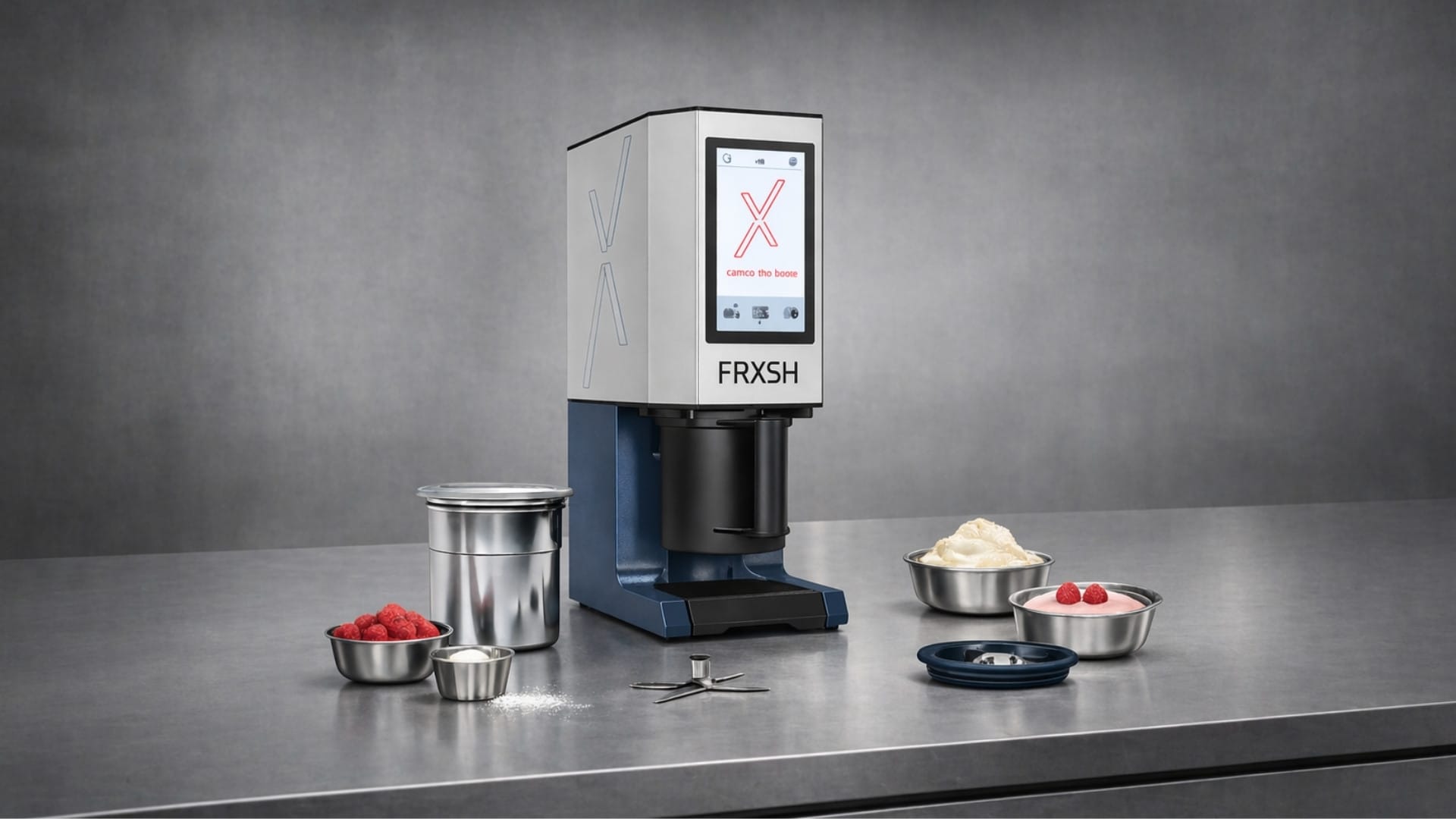 FRXSH mousse chef storkjøkkenutstyr på rustfri benk med skåler med bær og is