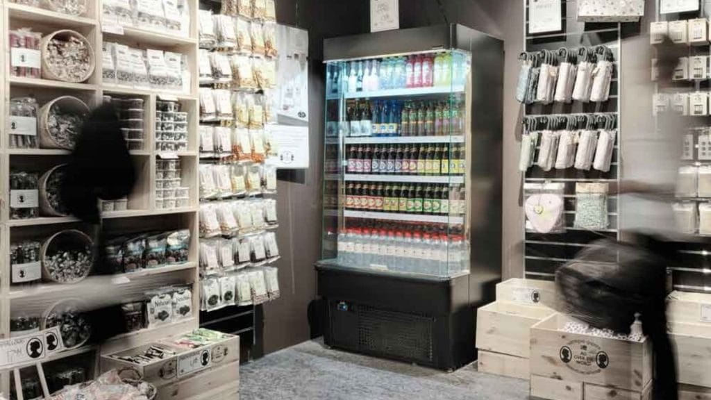 eksponeringsskap i butikk