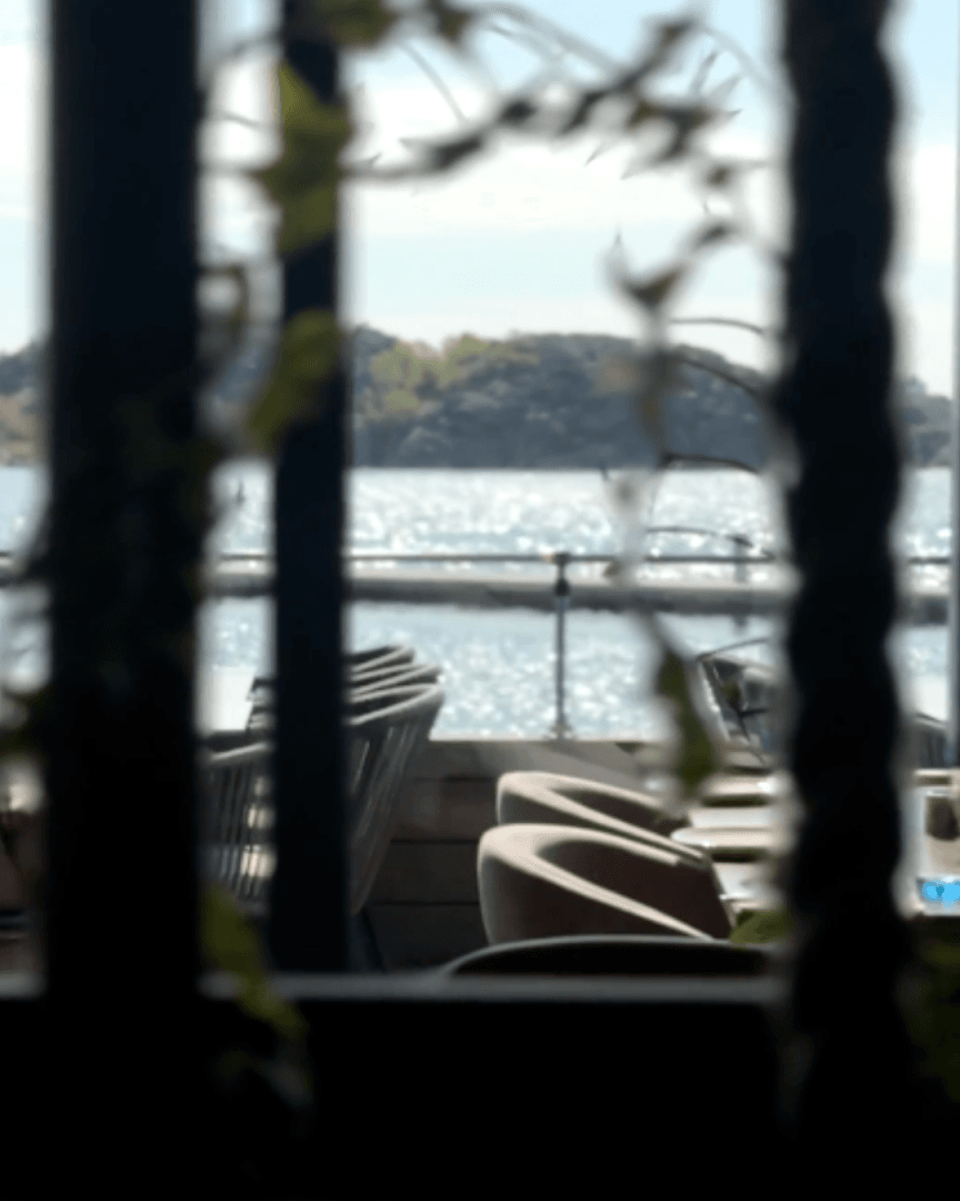 utsikt fra kaikanten restaurant mot havet