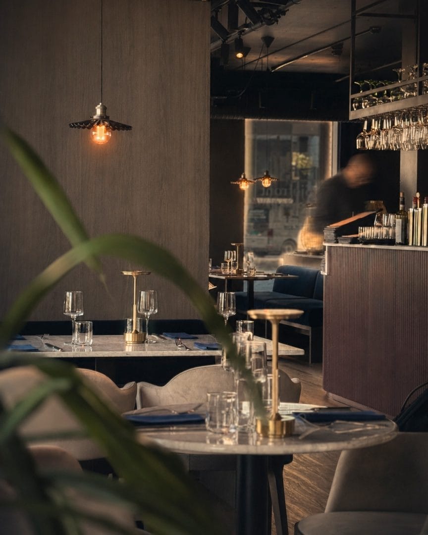 Moderne restaurant med stilige detaljer