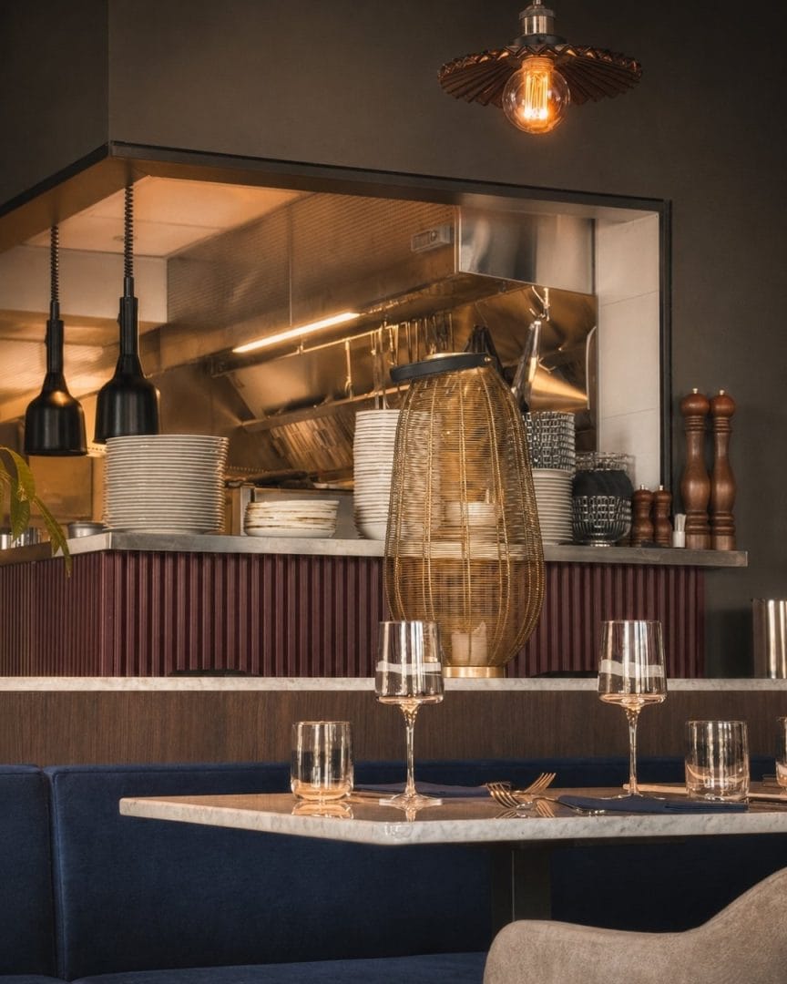 Moderne restaurant med stilige detaljer