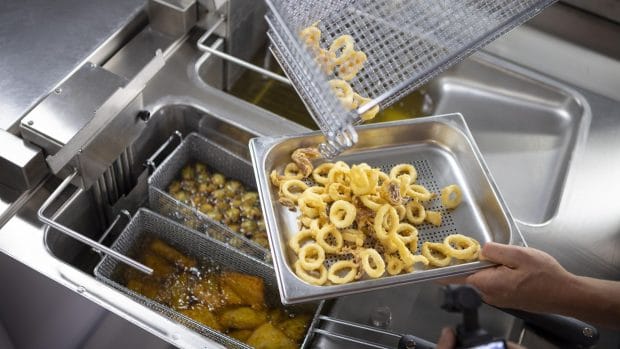 Frityrkoker i profesjonelle kjøkken – slik får du bedre kapasitet og lavere oljeforbruk