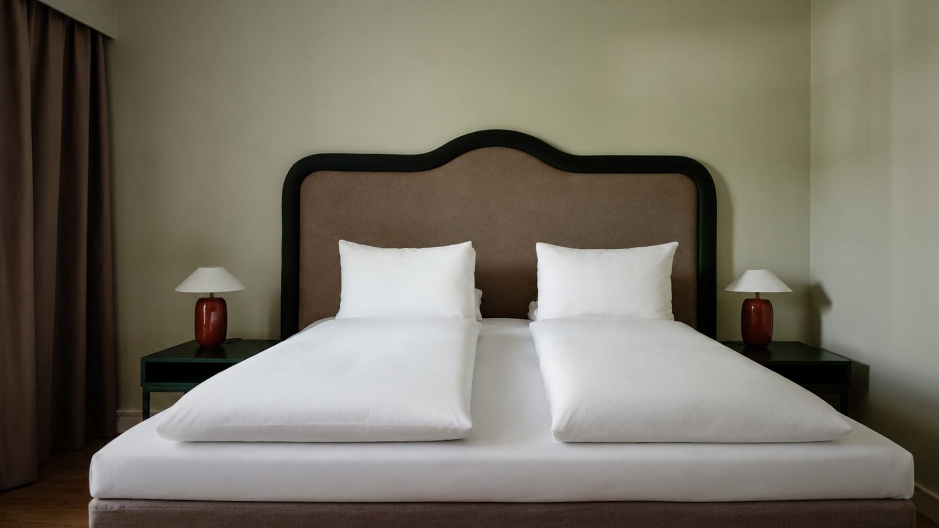 seng sett forfra på hotellrom