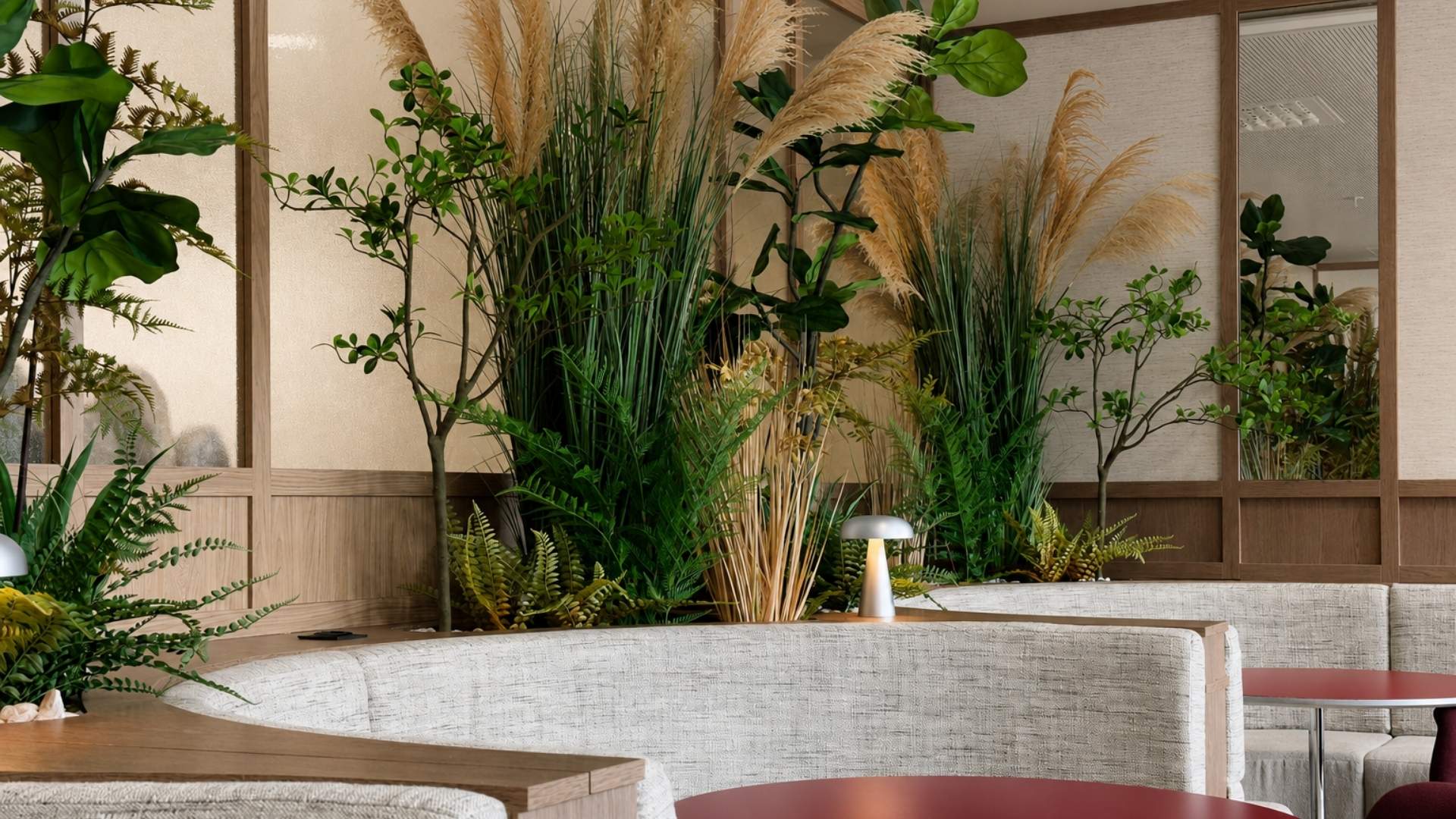 buet restaurantsofe i kantine med blomster og bord