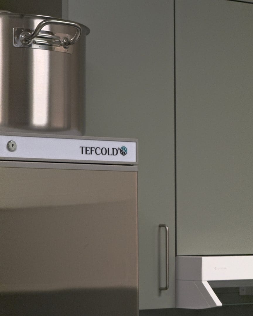 kjøleskap fra tefcold og grønn laminat ved storkjøkken