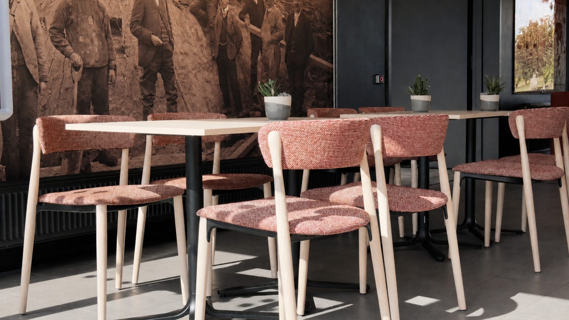 restaurantstoler ved museum