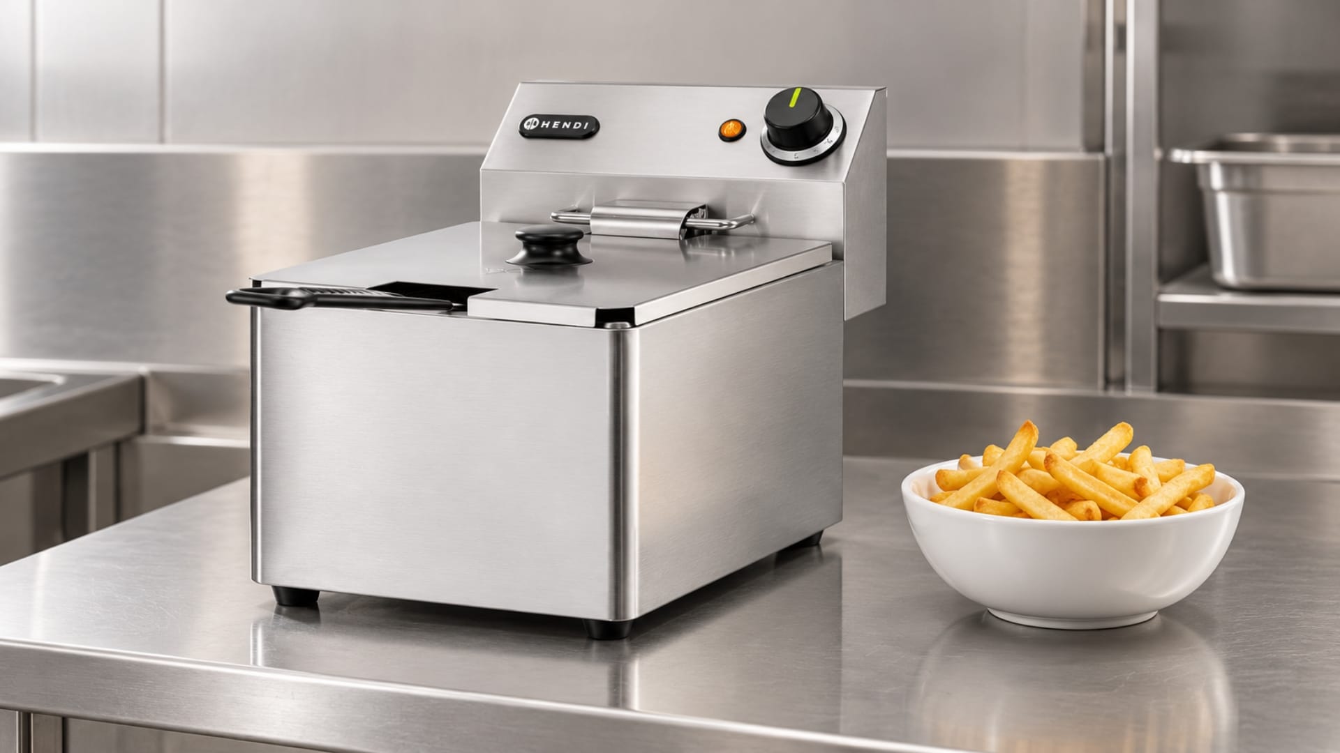 frityrkoker fra hendi kitchen line 8 liter med pommes frites ved siden av