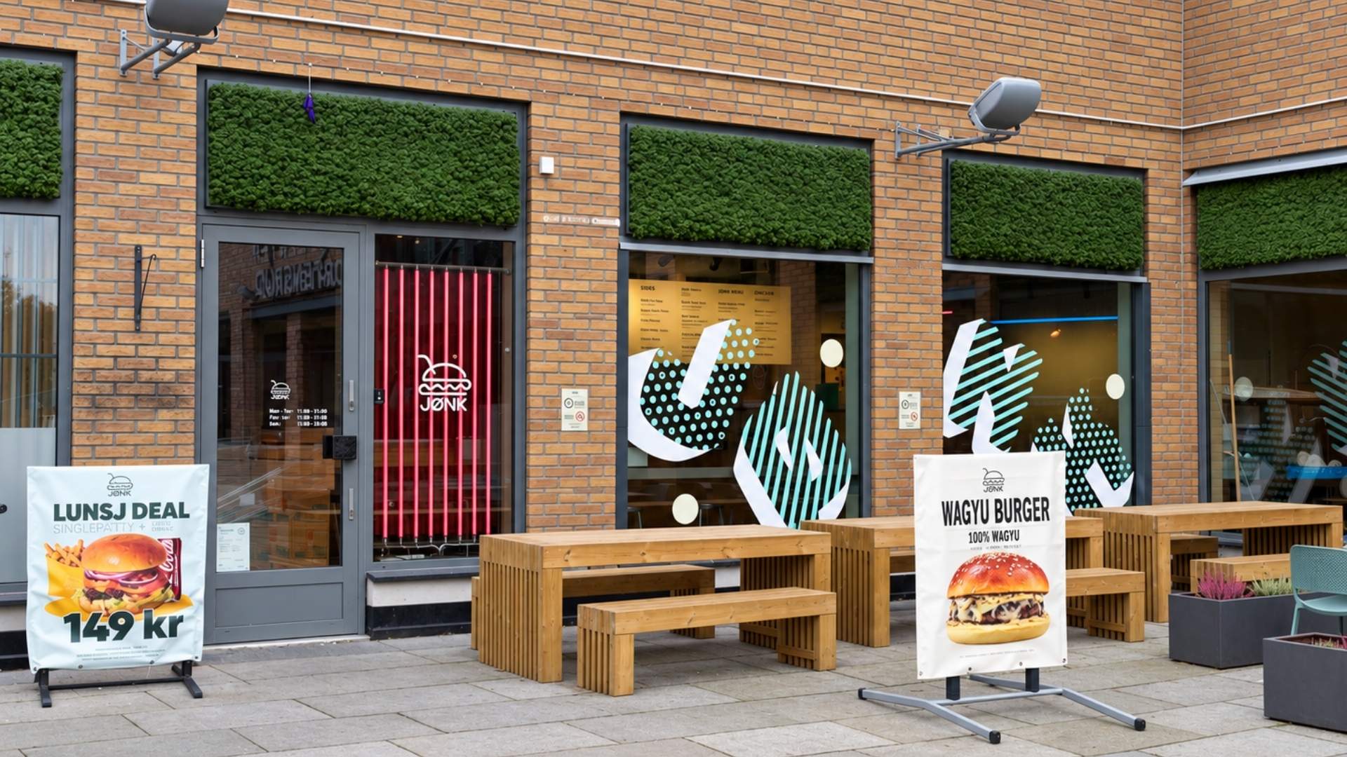 inngang til jønk burgerrestaurant på mortensrud