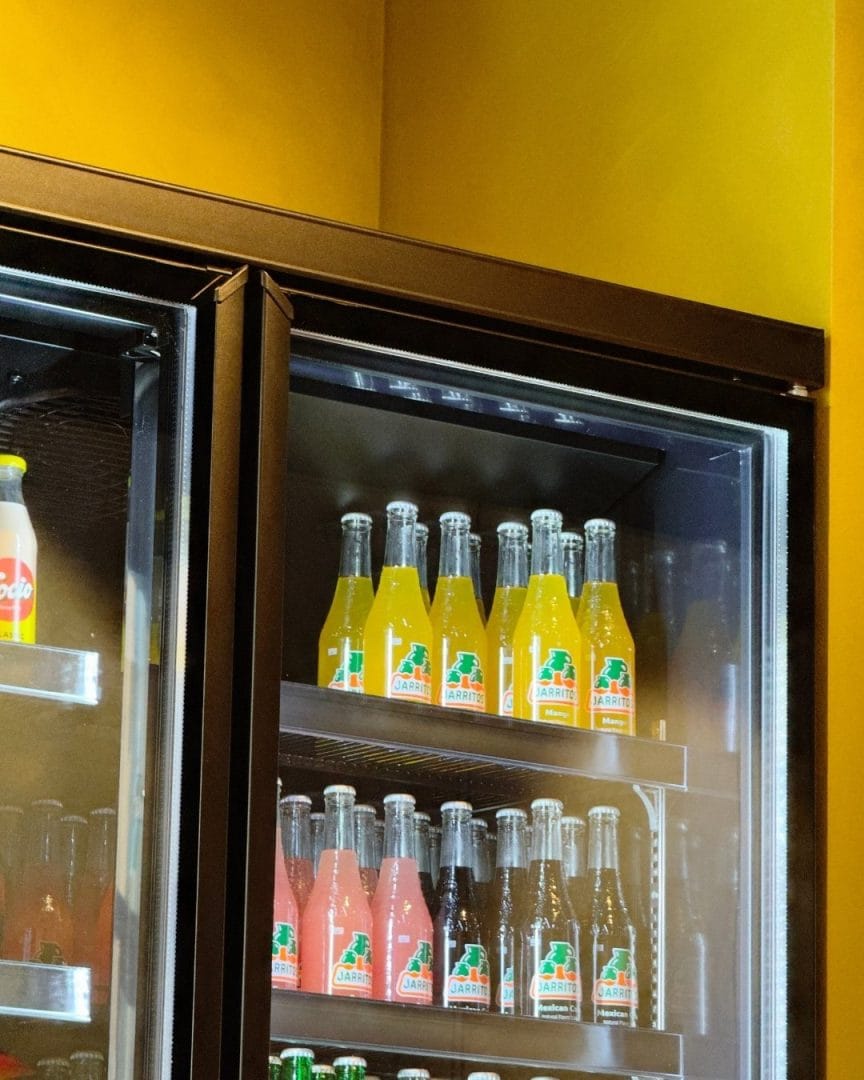 brusskap med gul vegg på el camino