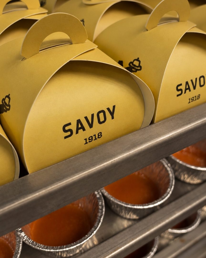små esker med savoy logo på