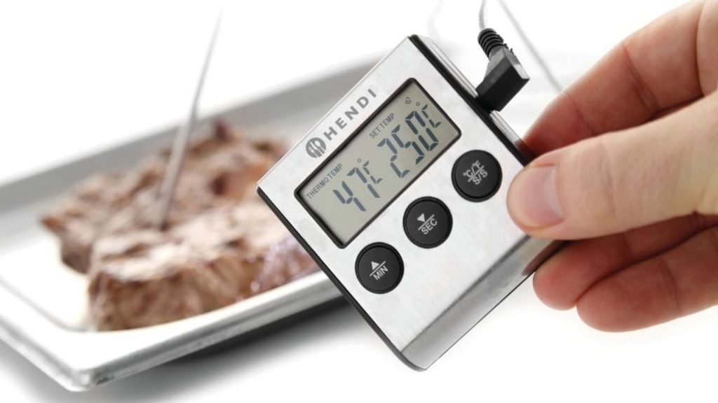 temperaturmåling med termometer i storkjøkken